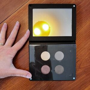 Ittse magnetic Eyeshadow Quad Palette NWOT
